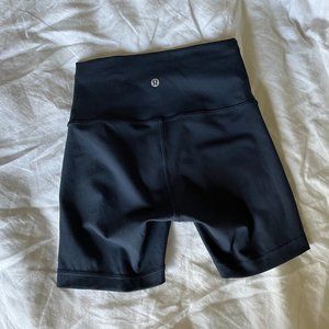 Lululemon Navy Wundertrain 6 inch shorts, Size 4